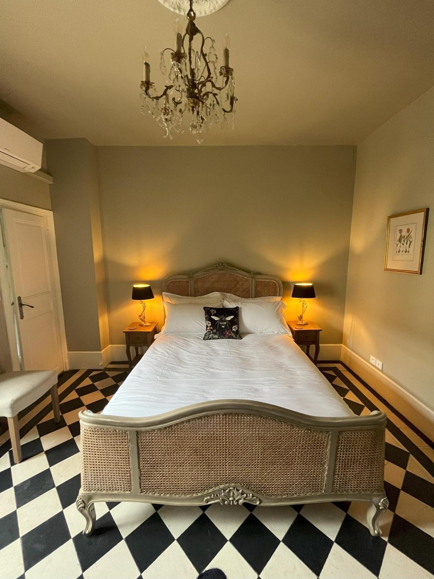 Number 8 Bed & Breakfast เมอโซล ภายนอก รูปภาพ